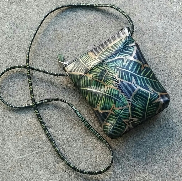 iLi Handbags - Genuine leather hand painted cross body bag